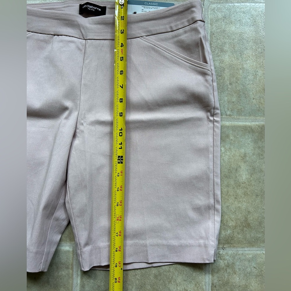 Liz Claiborne Women’s Shorts. Color soft pink. Brand new. Size petite large - Picture 7 of 8